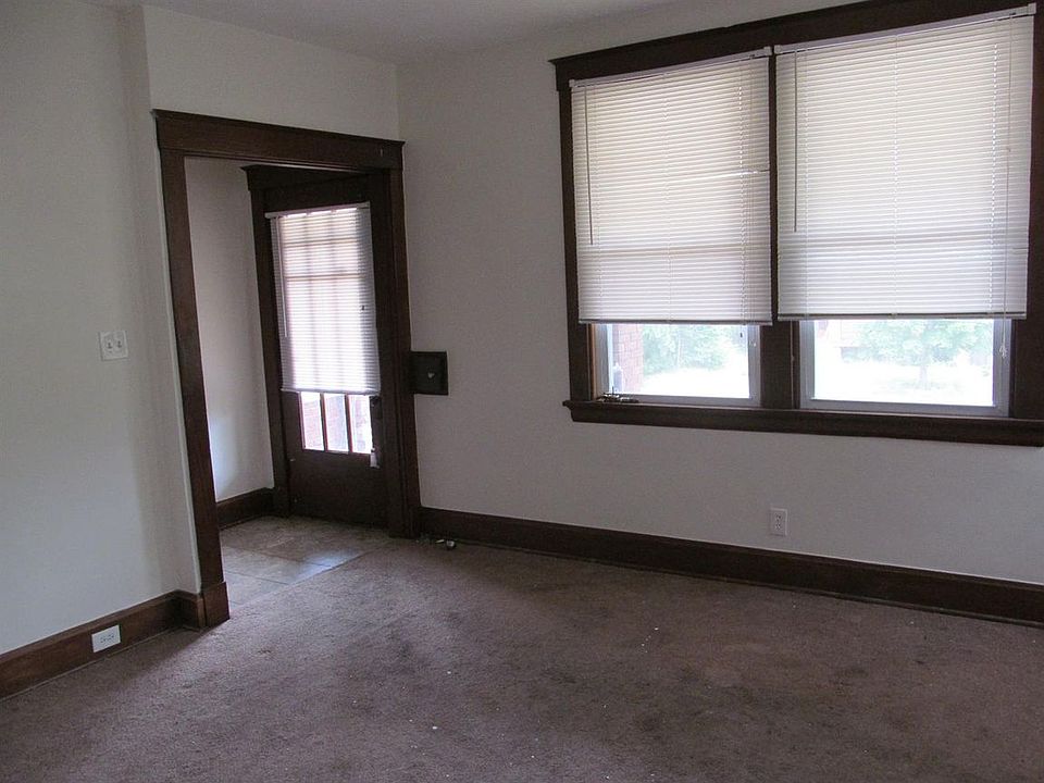 2nd image of 927 Rosemont Ave