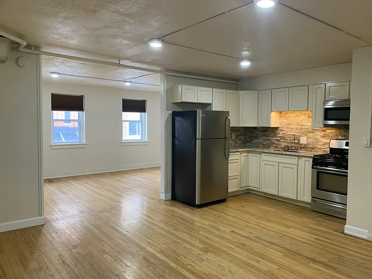 Building Photo - 609 Saint Joseph St #9
