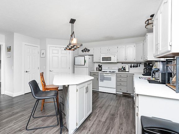 2nd image of 3859 Mill Race Ct