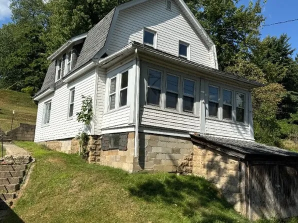 22 Cherry Aly, Oil City, PA 16301