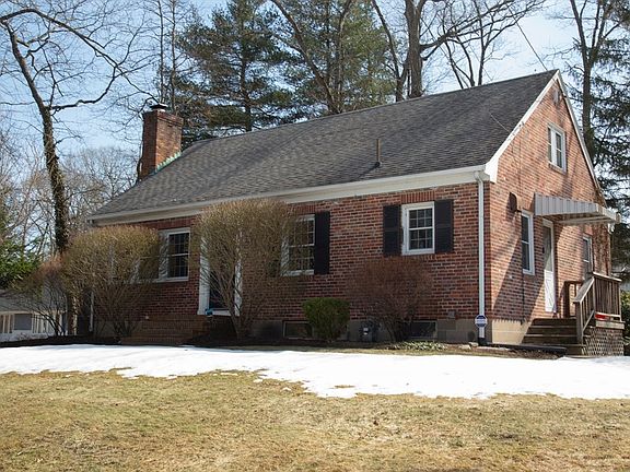 2nd image of 32 Cole Ter