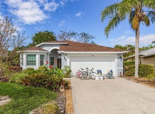 833 Mount Hood Ct, Naples, FL 34104