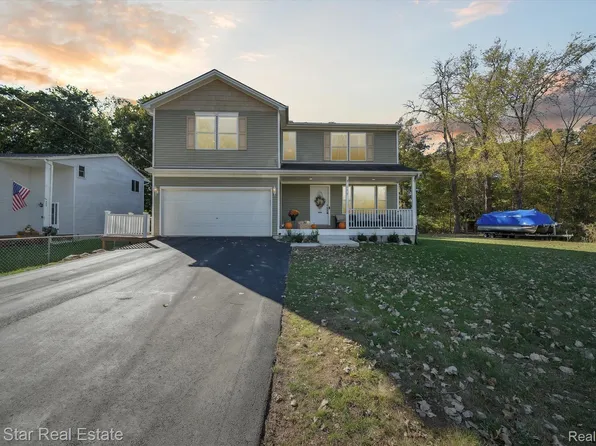490 Clayburn Blvd, Waterford, MI 48327