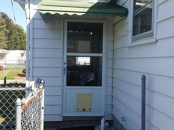 3rd image of 1144 W 31st St