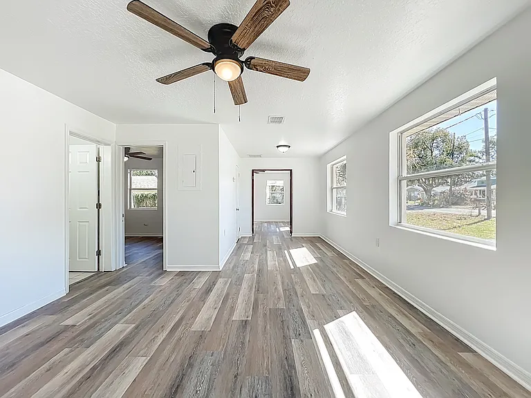 301 E Atwater Ave — Photo 4