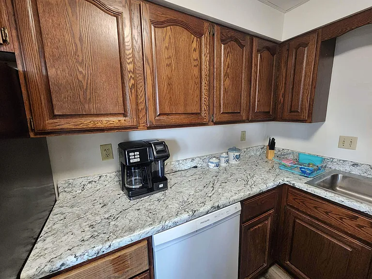 525 E Pine St — Photo 18