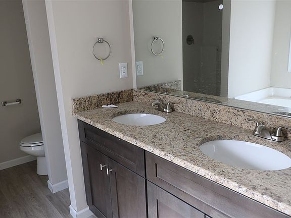 5th image of 717 Kingswood Valley Dr