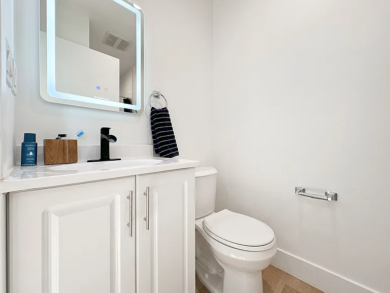 1338 West 35th Place — Photo 16