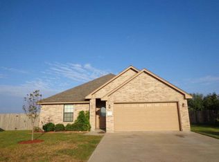 3 Wisteria Ct, Angleton, TX 77515