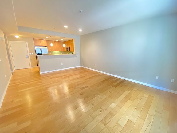 4th image of 1511 Jefferson St Unit 308