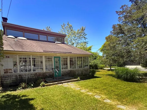 30 Edgemere Dr, Southampton, NY 11968