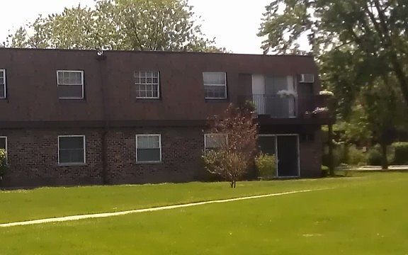 3rd image of 18W140 Suffield Ct APT G207