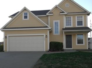 608 S Woodson Ln, Gardner, KS 66030