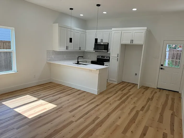 485 25th St SE — Photo 6