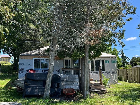 2nd image of 24 Pines Ln