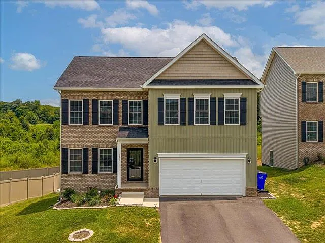990 Holland Loop — Photo 1