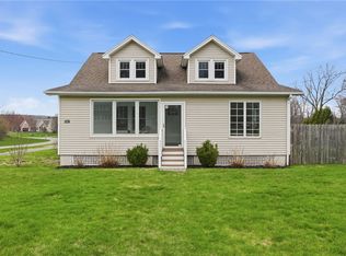 105 Hogan Rd, Fairport, NY