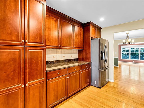 5th image of 8 Paxton Ct