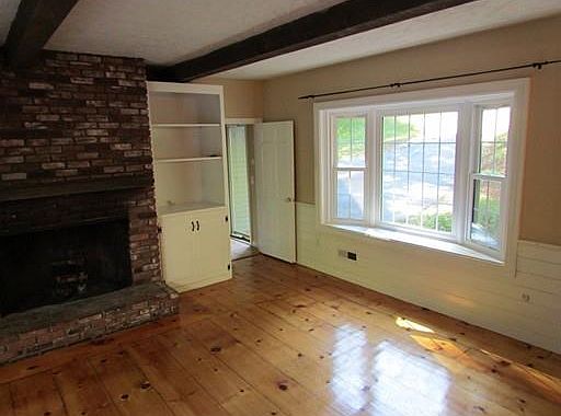 4th image of 65 Cherlyn Dr