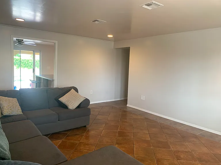3320 E Ludlow Dr — Photo 4