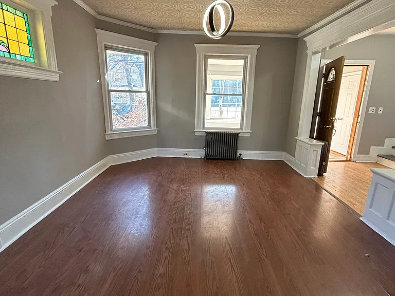 33 W Clay Ave — Photo 3