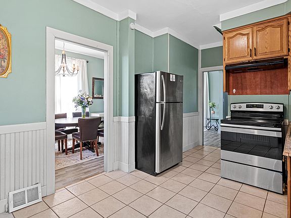 5th image of 1288 Edgerton St