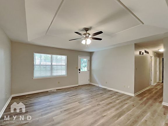 4th image of 4020 Hudson Dr