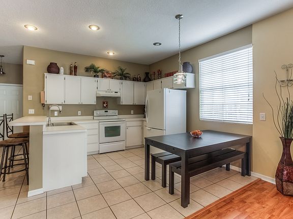 Kitchen/Dining Area