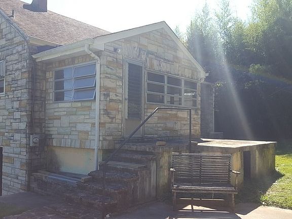 3rd image of 2712 Richard Ave NE