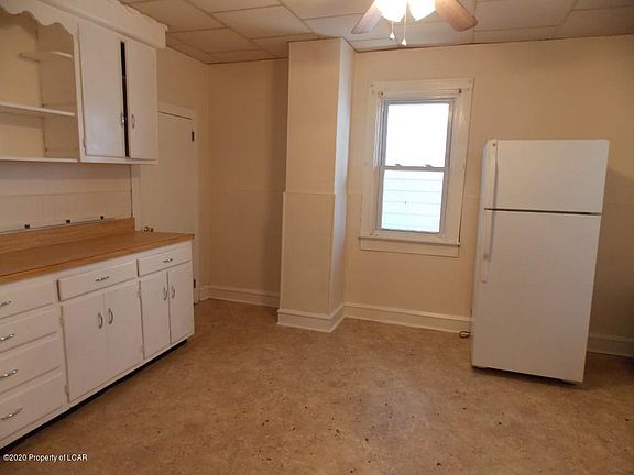 4th image of 24 E Elm St