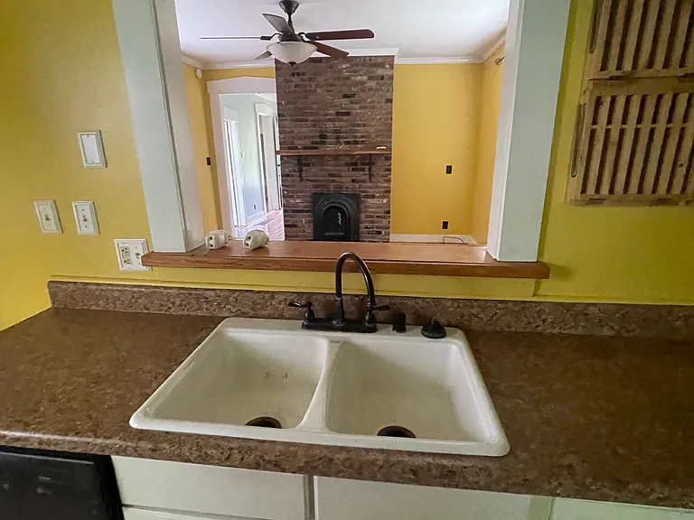 120 E Stephens St — Photo 7