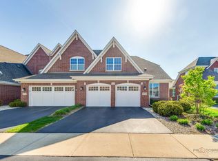 2240 Washington Dr, Northbrook, IL 60062
