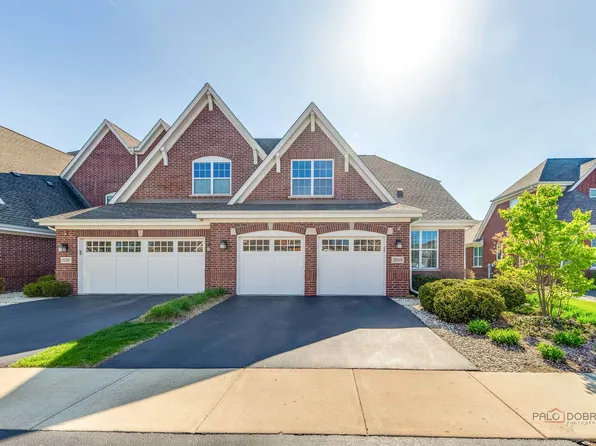 2240 Washington Dr, Northbrook, IL 60062