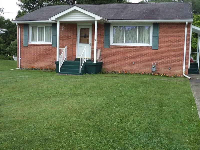 107 Railroad St photo 1