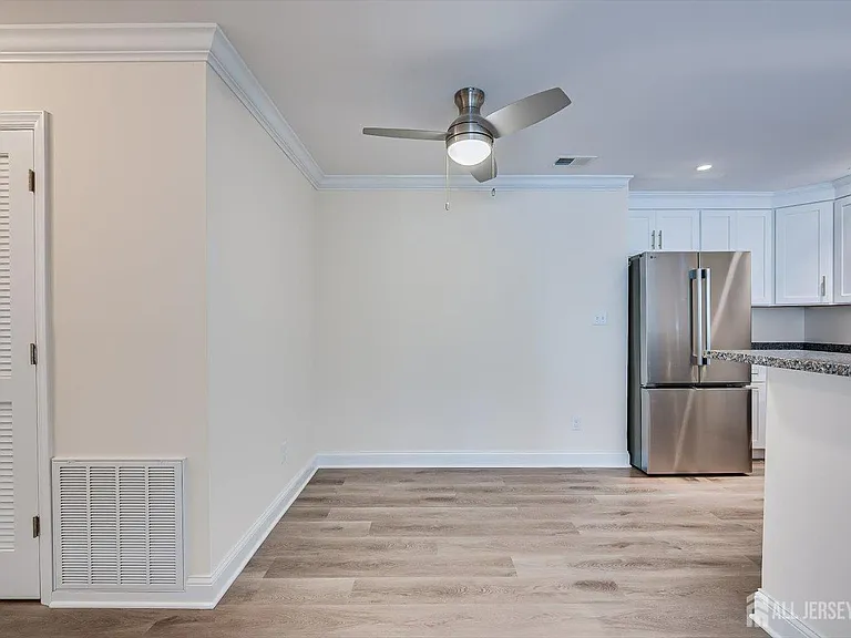 114 Longfield Ct — Photo 7