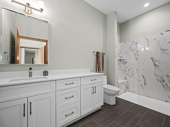 5th image of 839 Madison St #201