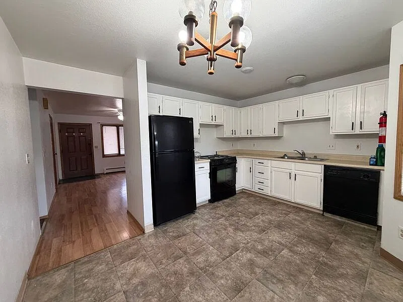 2 bed, 1.0 bath, 741 sqft, $1,550 — Photo 4