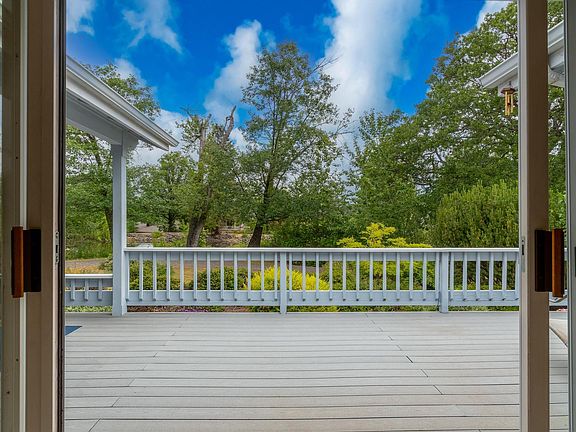 5th image of 1078 Oak Knoll Dr