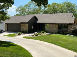 3931 SW Chelmsford Rd, Topeka, KS 66610