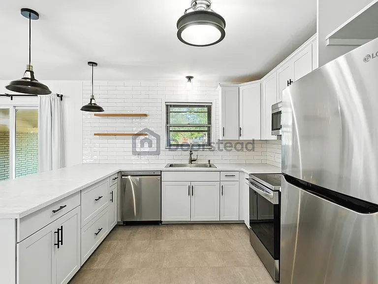445 Granada Dr — Photo 4