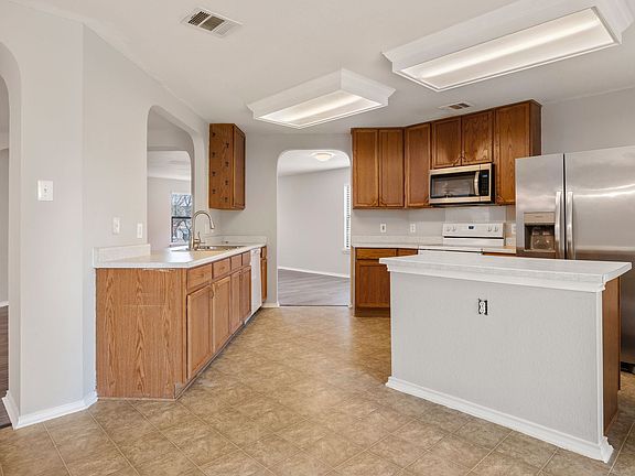 2nd image of 2100 Cottontail Dr