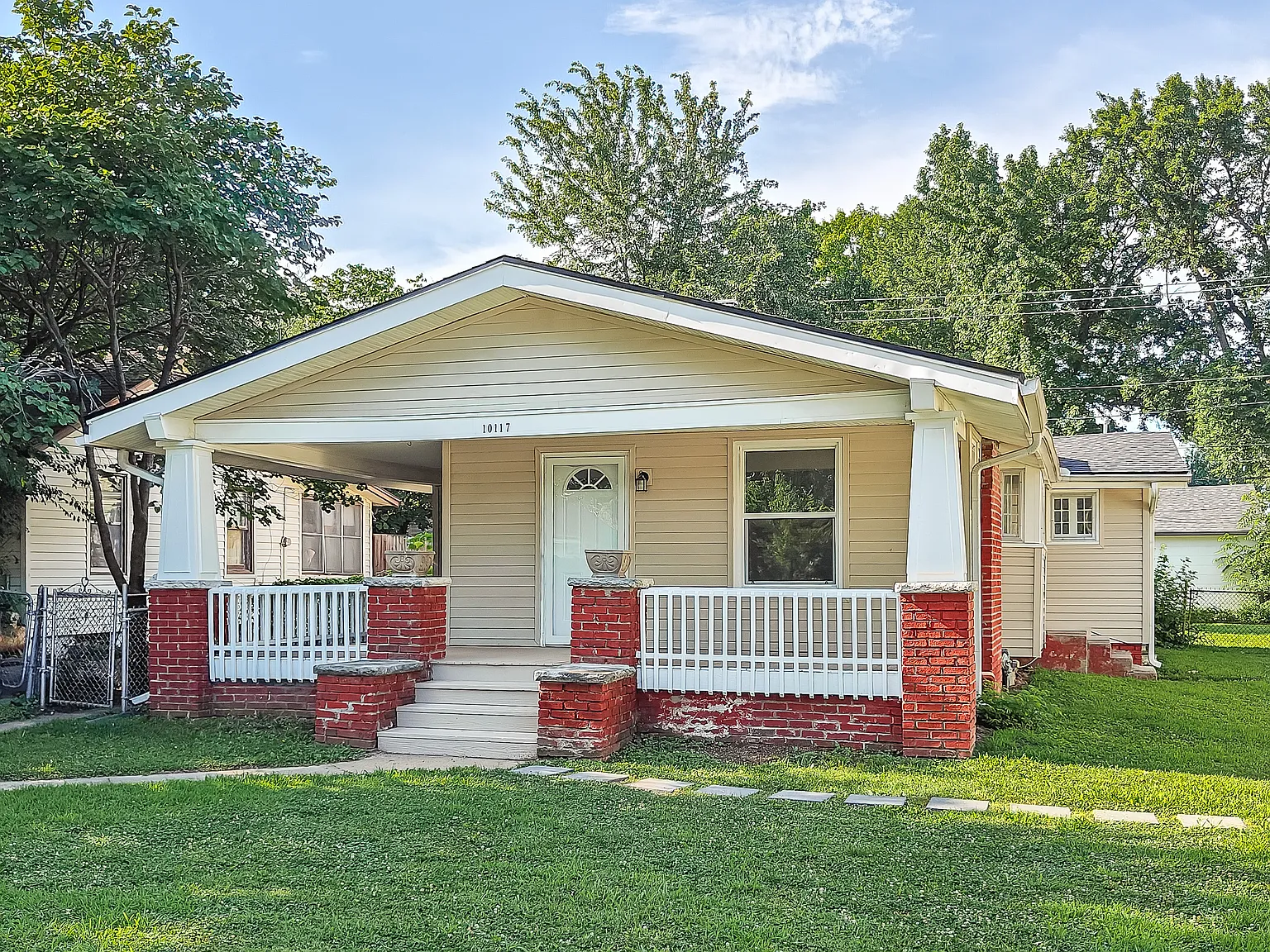 3 bed, 1200 sqft, $1,295 — Photo 1