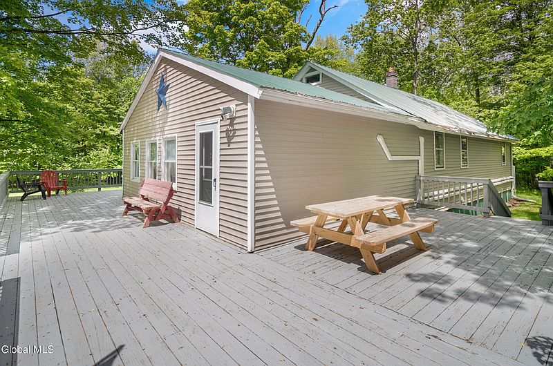 3rd image of 633 Moore Hill Road