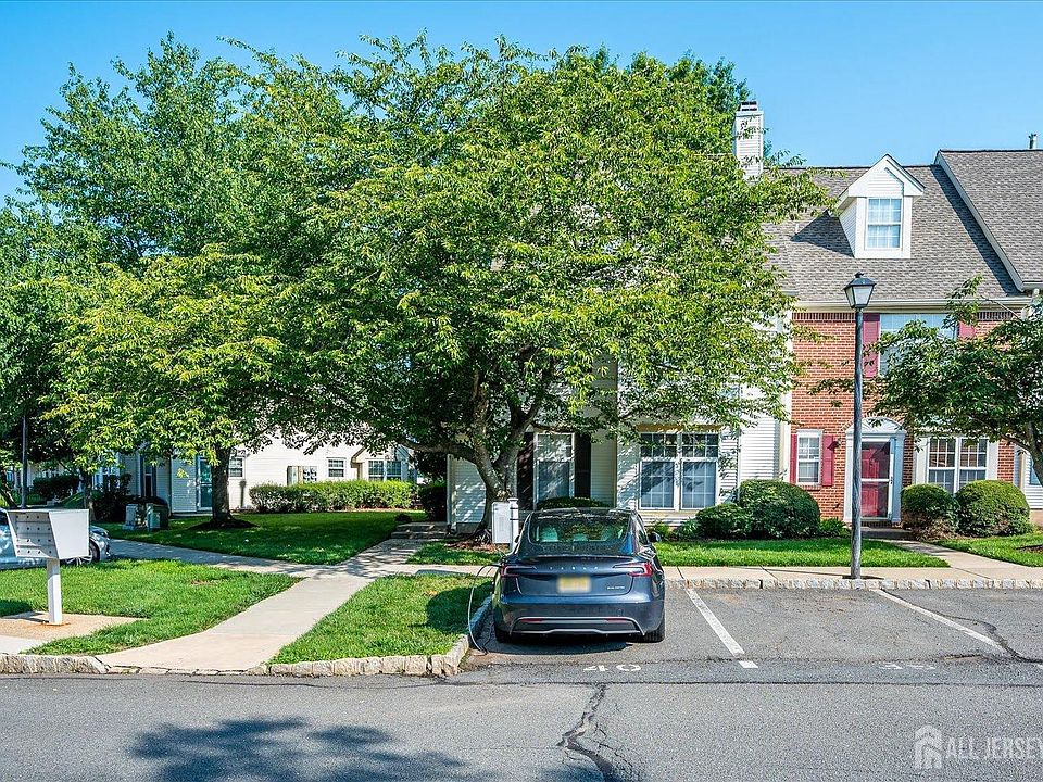 1st image of 56 Colleen Ct