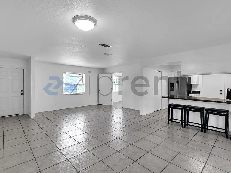 11706 Oban Ave — Photo 4