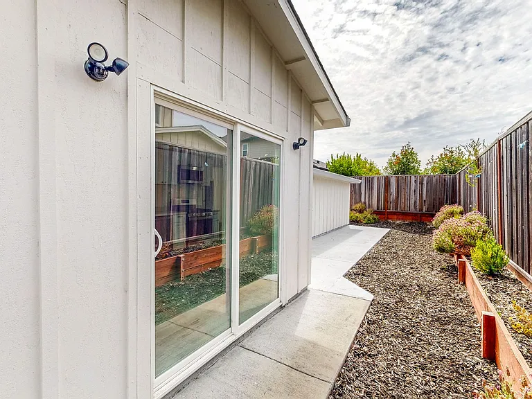 2113 Dennis Ln — Photo 18