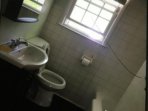 5th image of 304 Saint George Dr