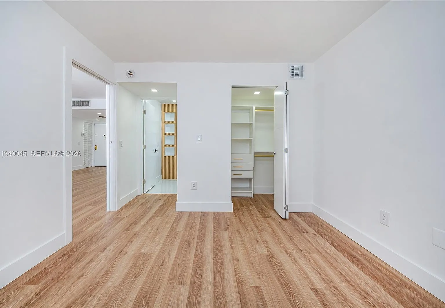 2 bed, 2.0 bath, 985 sqft, $2,600 — Photo 2