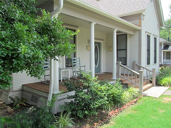 2nd image of 209 W Myrtle St