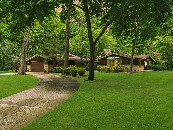 2nd image of 28 Lancaster Ln
